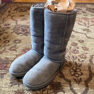 Used, size 9, Tall, Gray UGG Australia Boots🤍